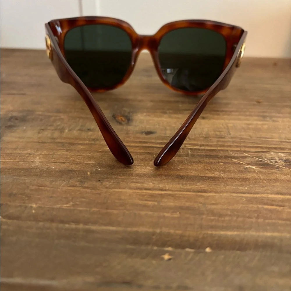 Gucci Women's GG0142SA Havana square sunglasses tortoise